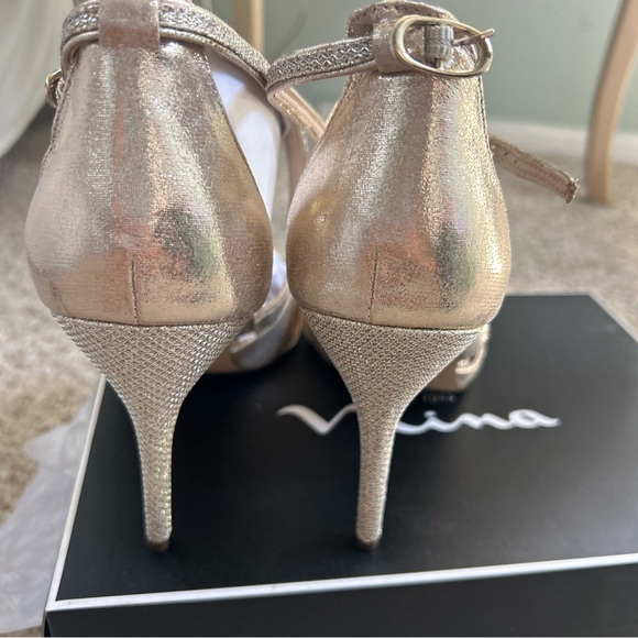 NEW NINA Women's Celosia Dress Sandal Taupe Reflective SZ 10 - Picture 9 of 16